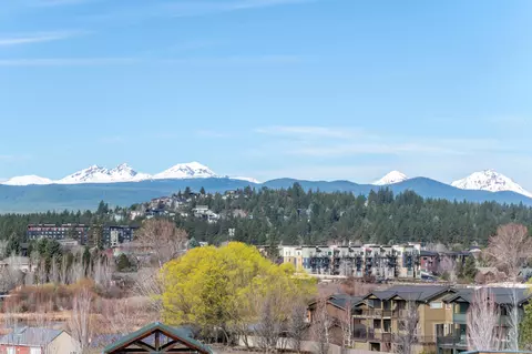 291 SW Bluff Dr UNIT 320, Bend, OR 97702
