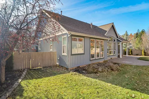 19525 Sugar Mill Loop, Bend, OR 97702 photo 4