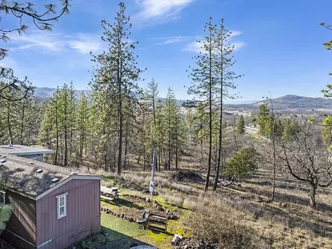 6443 Monta Vista Ct, Eagle Point, OR 97524