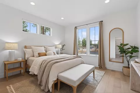 Bedroom - 62637 Mt Hood Dr, Bend, OR 97703 photo 1 of 8