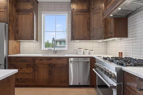 Kitchen - 62637 Mt Hood Dr, Bend, OR 97703 photo 2 of 4