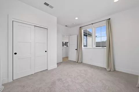Bedroom - 62637 Mt Hood Dr, Bend, OR 97703 photo 5 of 8