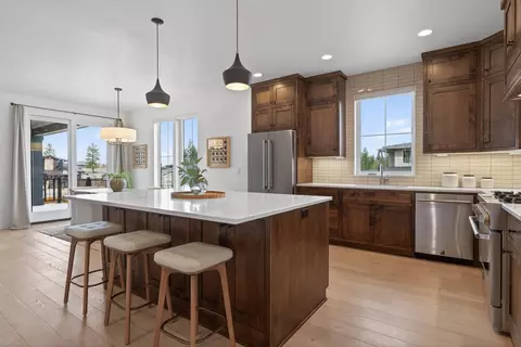 62637 Mt Hood Dr, Bend, OR 97703