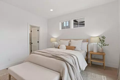Bedroom - 62637 Mt Hood Dr, Bend, OR 97703 photo 2 of 8