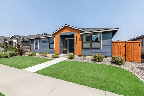 654 NW 27th St, Redmond, OR 97756