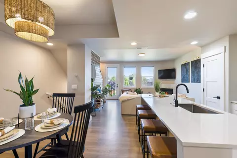 Dining - 20551 Gloucester Ln, Bend, OR 97701 photo 2 of 2