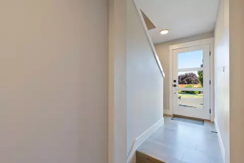 Entry Way - 20551 Gloucester Ln, Bend, OR 97701 photo 1 of 1
