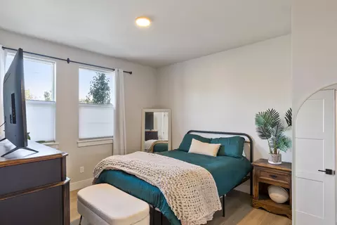 Bedroom - 20551 Gloucester Ln, Bend, OR 97701 photo 5 of 7