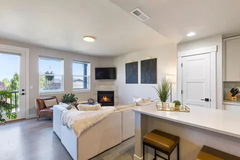 Living - 20551 Gloucester Ln, Bend, OR 97701 photo 1 of 2