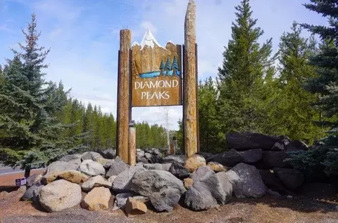 26 Diamond Peak Dr, Crescent Lake, OR 97733