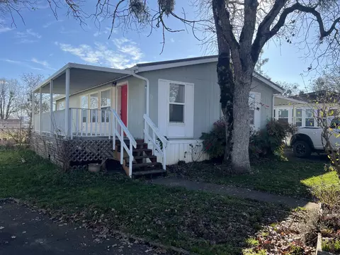 6850 Downing Rd #25, Central Point, OR 97502