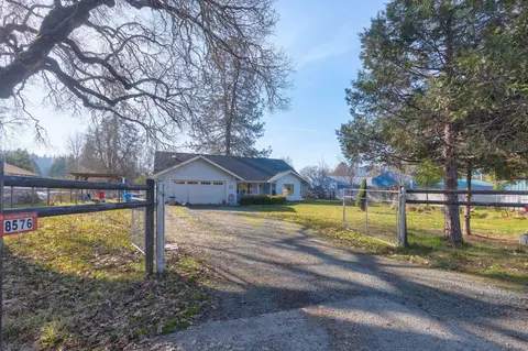 8576 Evans Creek Rd, Rogue River, OR 97537