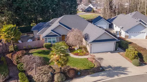 1116 Cashmere Dr, Grants Pass, OR 97527