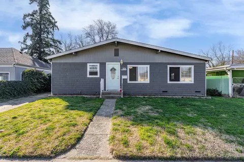 624 S Ivy St, Medford, OR 97501
