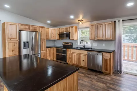 51488 Hann Rd, La Pine, OR 97739