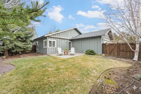Exterior - 20381 Aberdeen Dr, Bend, OR 97702 photo 4 of 7