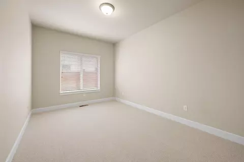 Bedroom - 20381 Aberdeen Dr, Bend, OR 97702 photo 4 of 6