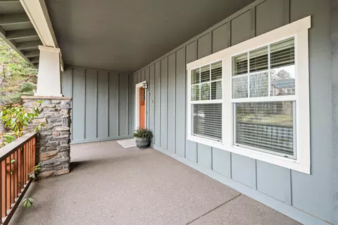 Exterior - 20381 Aberdeen Dr, Bend, OR 97702 photo 2 of 7