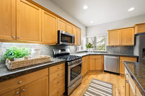 Kitchen - 20381 Aberdeen Dr, Bend, OR 97702 photo 5 of 5