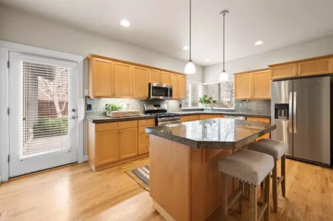 Kitchen - 20381 Aberdeen Dr, Bend, OR 97702 photo 2 of 5