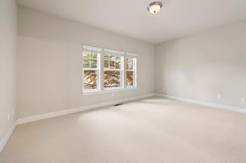 Bedroom - 20381 Aberdeen Dr, Bend, OR 97702 photo 2 of 6