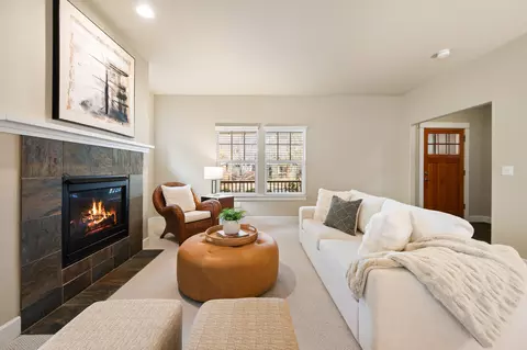 Living - 20381 Aberdeen Dr, Bend, OR 97702 photo 4 of 5