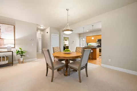 Dining - 20381 Aberdeen Dr, Bend, OR 97702 photo 1 of 2