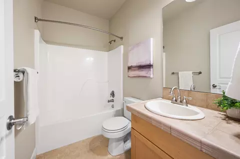 Bath - 20381 Aberdeen Dr, Bend, OR 97702 photo 2 of 2