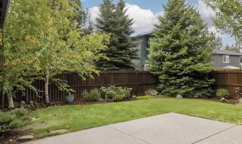 Exterior - 20381 Aberdeen Dr, Bend, OR 97702 photo 5 of 7