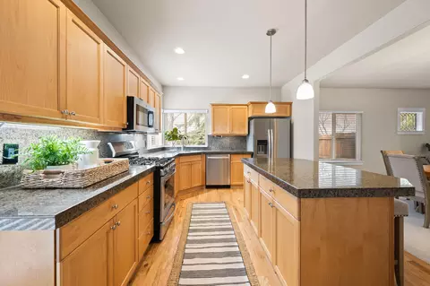 Kitchen - 20381 Aberdeen Dr, Bend, OR 97702 photo 3 of 5