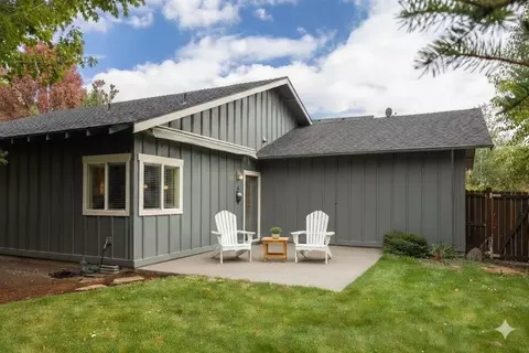 Exterior - 20381 Aberdeen Dr, Bend, OR 97702 photo 3 of 7