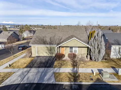 View/Area - 20702 Beaumont Dr, Bend, OR 97701 photo 1 of 13