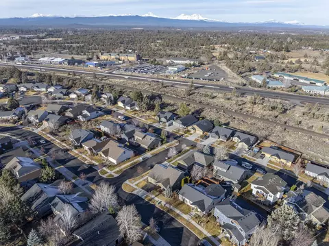 View/Area - 20702 Beaumont Dr, Bend, OR 97701 photo 10 of 13