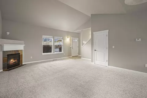 Living - 20702 Beaumont Dr, Bend, OR 97701 photo 3 of 4