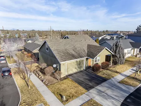 View/Area - 20702 Beaumont Dr, Bend, OR 97701 photo 2 of 13