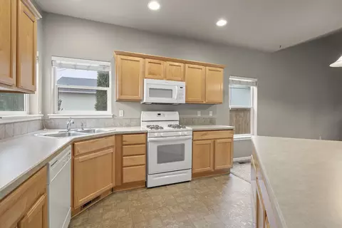 Kitchen - 20702 Beaumont Dr, Bend, OR 97701 photo 1 of 1