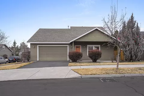 Exterior - 20702 Beaumont Dr, Bend, OR 97701 photo 4 of 5