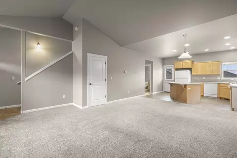 Living - 20702 Beaumont Dr, Bend, OR 97701 photo 2 of 4
