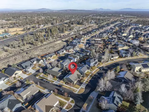 View/Area - 20702 Beaumont Dr, Bend, OR 97701 photo 7 of 13