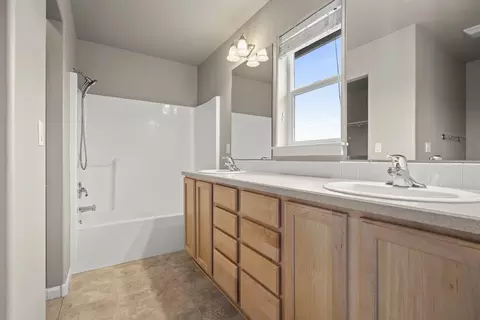 Bath - 20702 Beaumont Dr, Bend, OR 97701 photo 2 of 2
