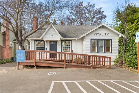 27 Crater Lake Ave, Medford, OR 97504