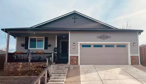 917 Stonewater Dr, Eagle Point, OR 97524
