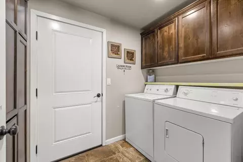 Other - 917 Stonewater Dr, Eagle Point, OR 97524 photo 6 of 8