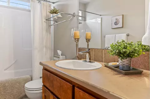 Bath - 62661 Hawkview Rd, Bend, OR 97701 photo 2 of 4
