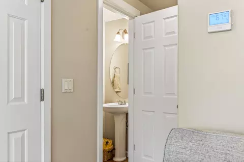 Entry Way - 62661 Hawkview Rd, Bend, OR 97701 photo 3 of 5