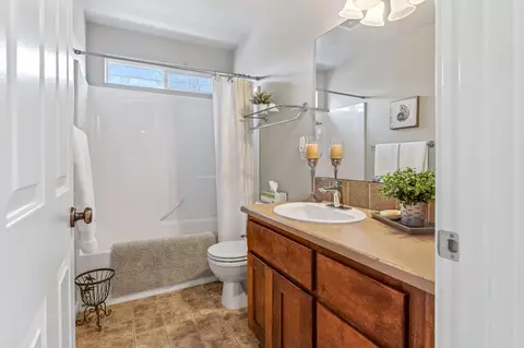 Bath - 62661 Hawkview Rd, Bend, OR 97701 photo 1 of 4