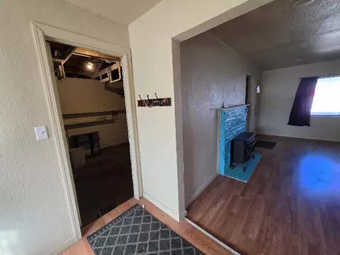 Entry Way - 2136 Eberlein Ave, Klamath Falls, OR 97601 photo 2 of 2