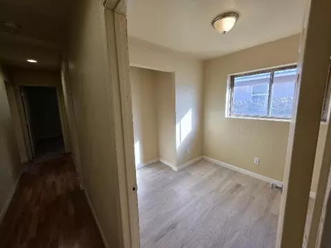 Entry Way - 2136 Eberlein Ave, Klamath Falls, OR 97601 photo 1 of 2