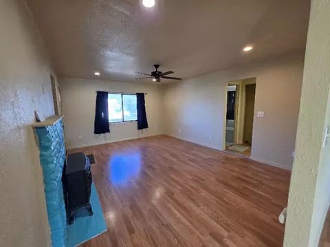 Living - 2136 Eberlein Ave, Klamath Falls, OR 97601 photo 3 of 5