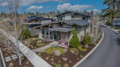 2728 NW Lemhi Pass Dr, Bend, OR 97703
